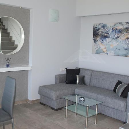 Attic Apartments อาเยียอันนา ภายนอก รูปภาพ