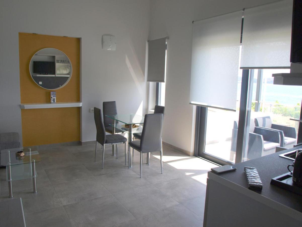 Attic Apartments อาเยียอันนา ภายนอก รูปภาพ