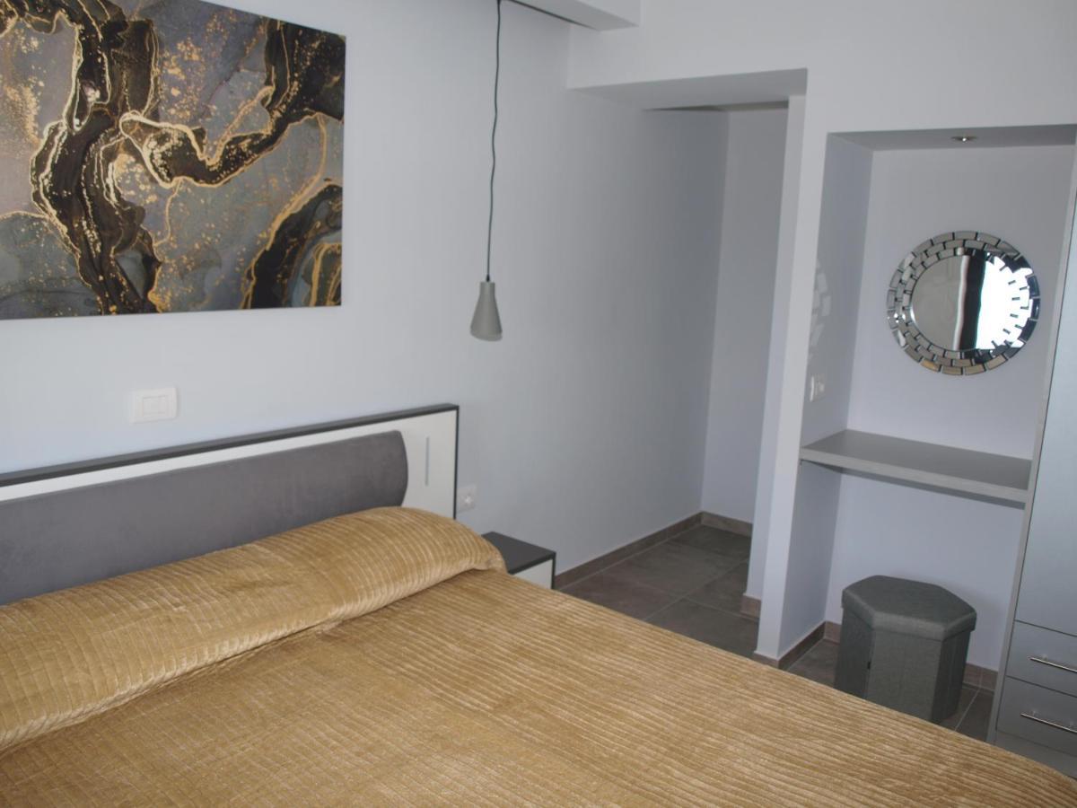 Attic Apartments อาเยียอันนา ภายนอก รูปภาพ